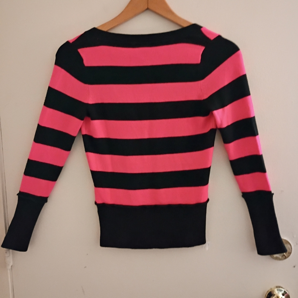 Twik V-Neck Knit Top - Picture 3 of 6
